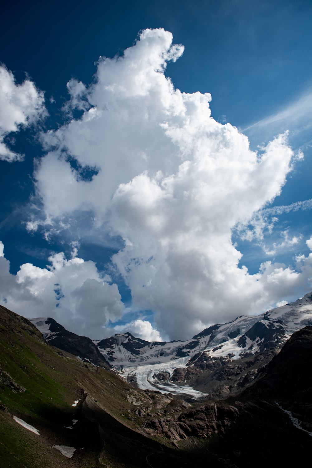 Alpine light in the Valtellina — where peaks meet winter silence.